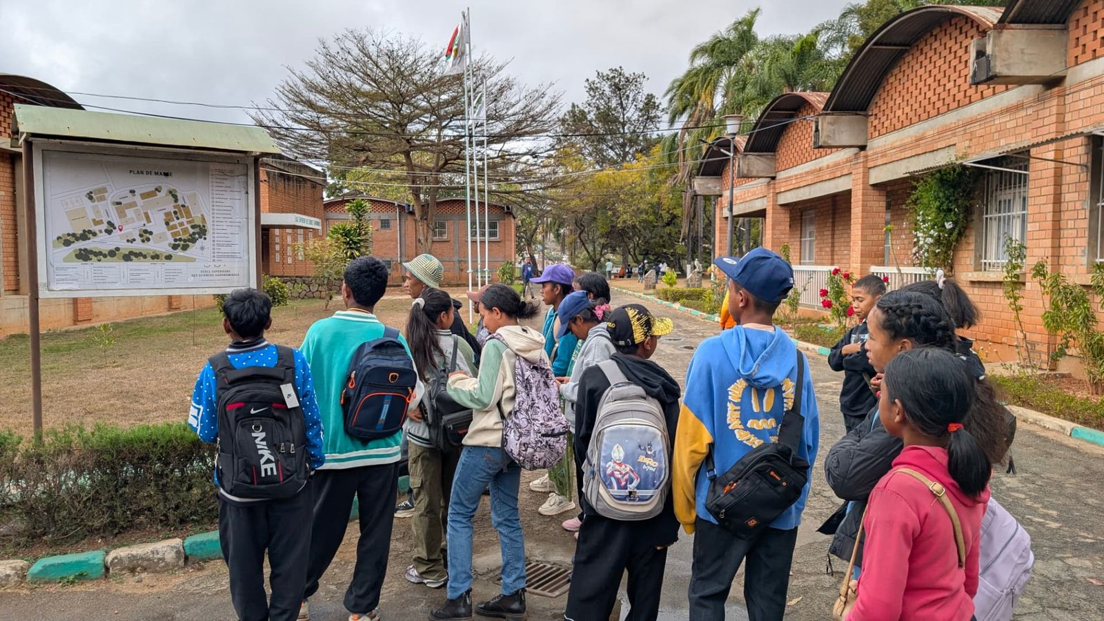 Students visiting a university campus during a 2026 field trip